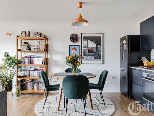 2 bed flat for sale