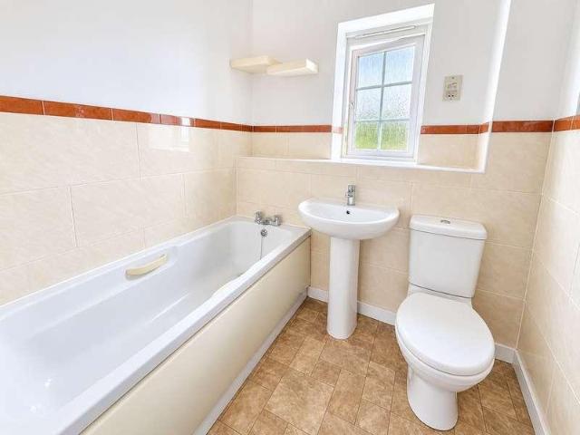 2 bed flat for sale