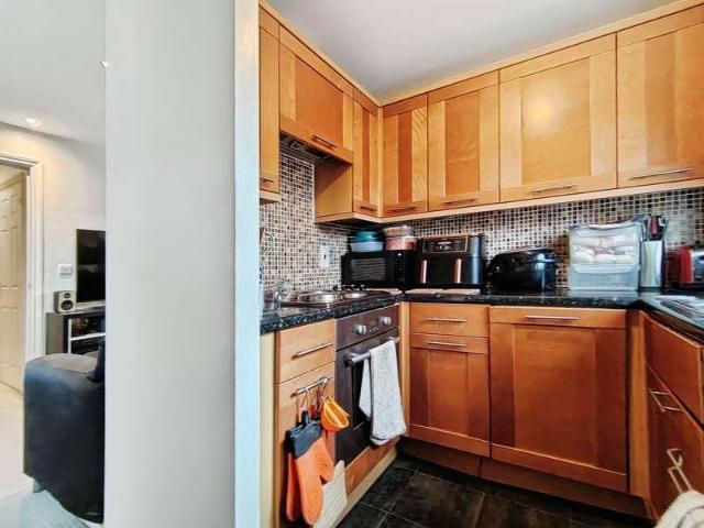 2 bed flat for sale