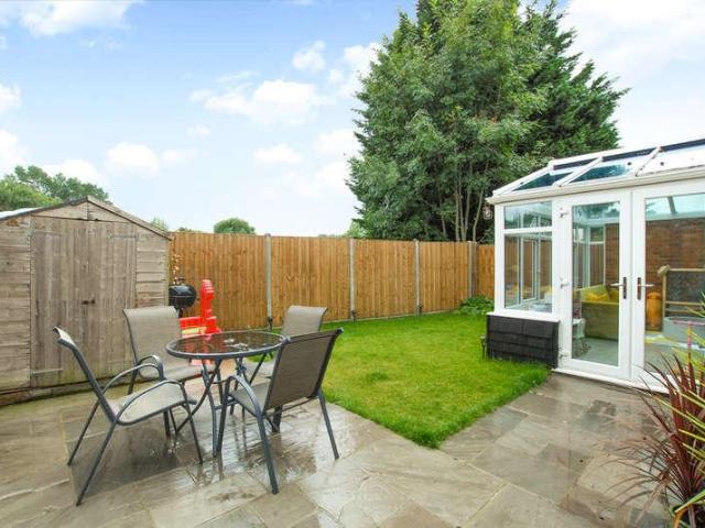 2 bed flat for sale
