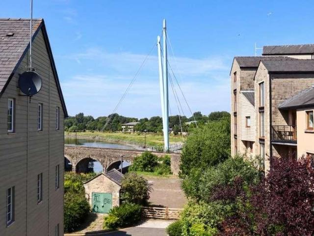 2 bed flat for sale