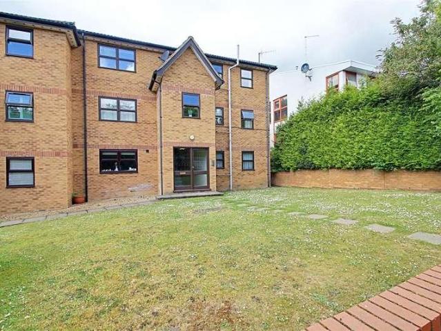 2 bed flat for sale