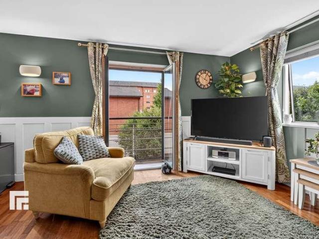 2 bed flat for sale