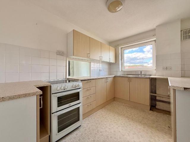 2 bed flat for sale
