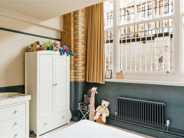 2 bed flat for sale