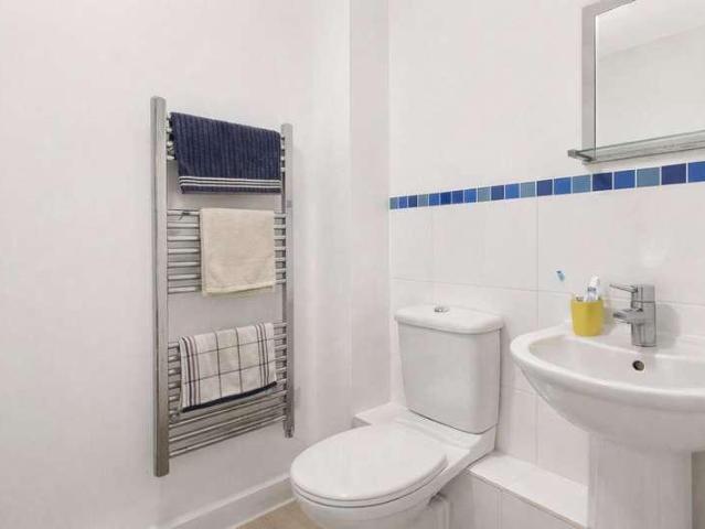 2 bed flat for sale