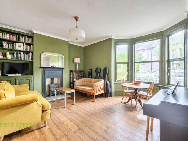 2 bed flat for sale