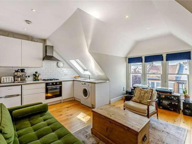 2 bed flat for sale
