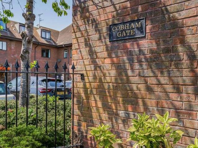 2 bed flat for sale
