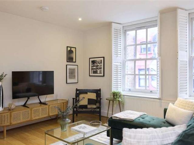 2 bed flat for sale