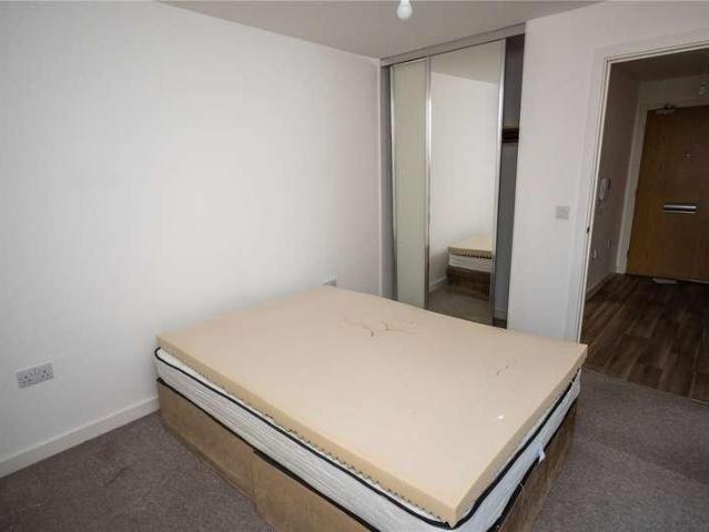 2 bed flat for sale