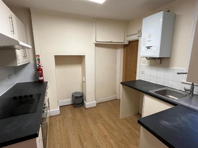 2 bed flat for sale