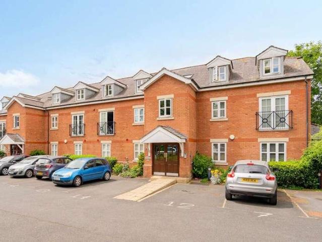 2 bed flat for sale