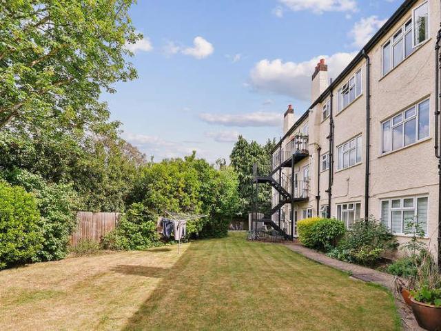 2 bed flat for sale