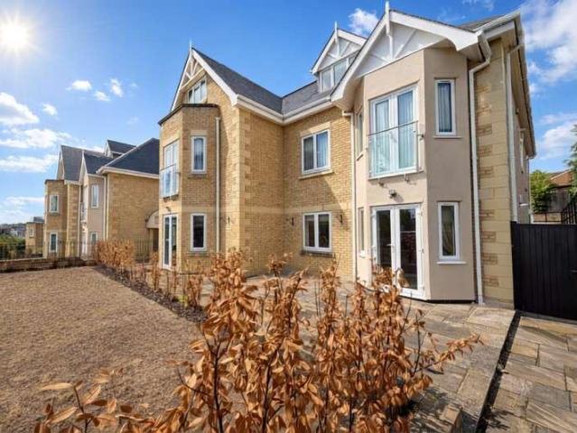 2 bed flat for sale