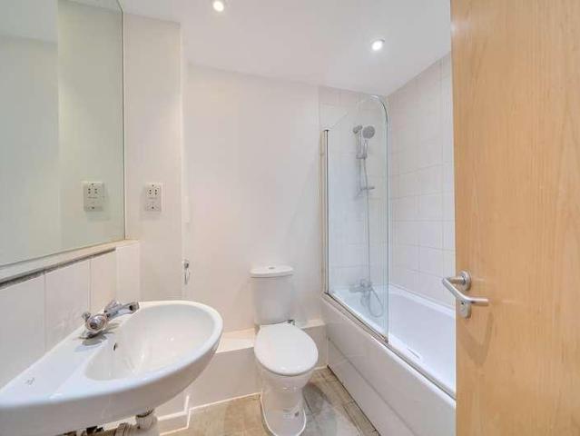 2 bed flat for sale