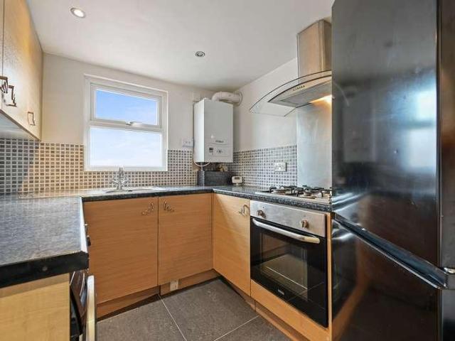 2 bed flat for sale
