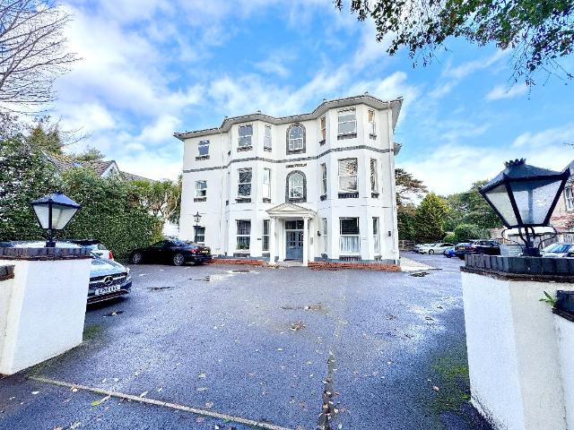2 bed flat for sale