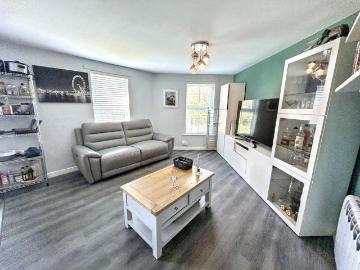 2 bed flat for sale