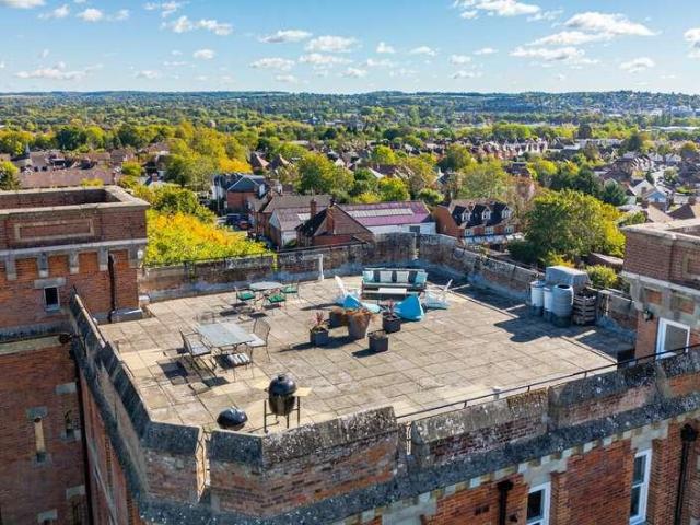 2 bed flat for sale