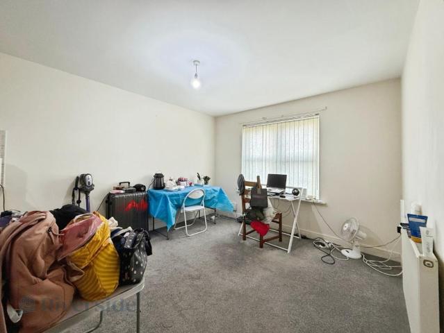 2 bed flat for sale