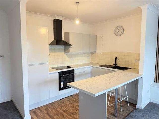 2 bed flat for sale