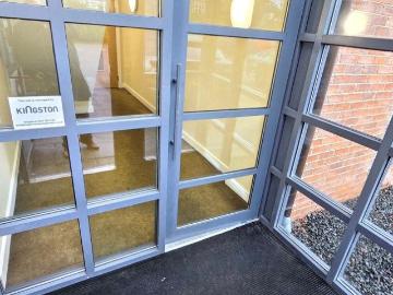 2 bed flat for sale