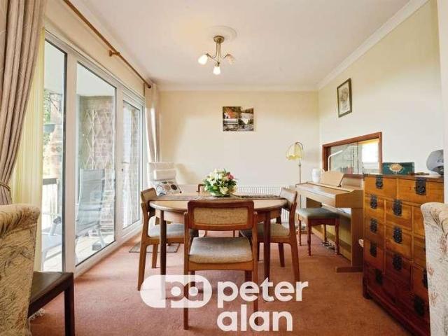 2 bed flat for sale
