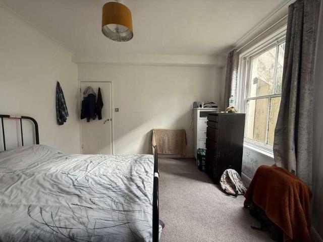 2 bed flat for sale