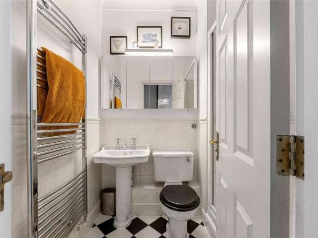 2 bed flat for sale