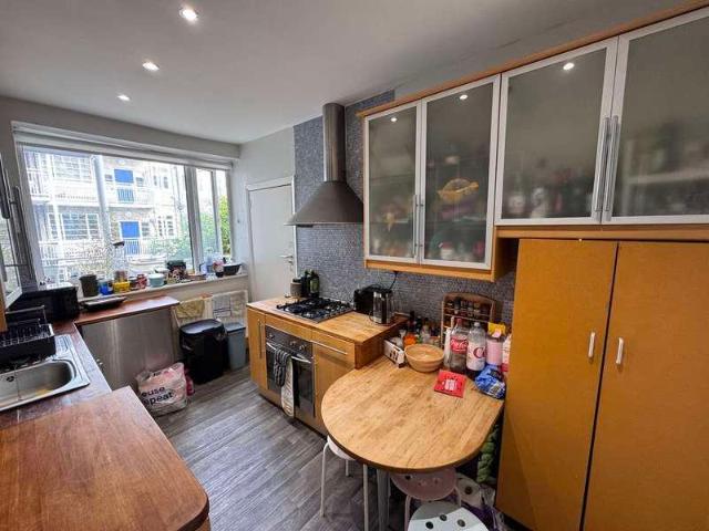 2 bed flat for sale