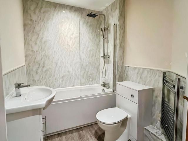 2 bed flat for sale