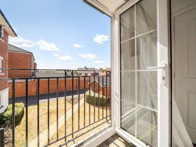 2 bed flat for sale