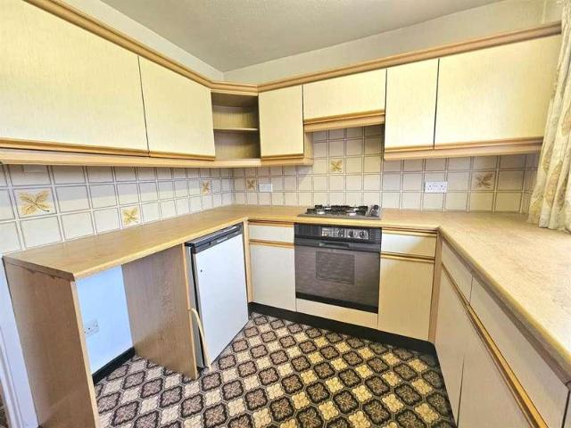 2 bed flat for sale