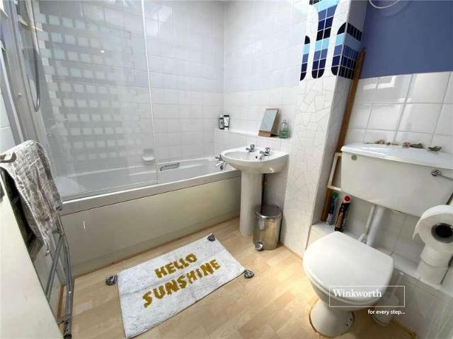 2 bed flat for sale