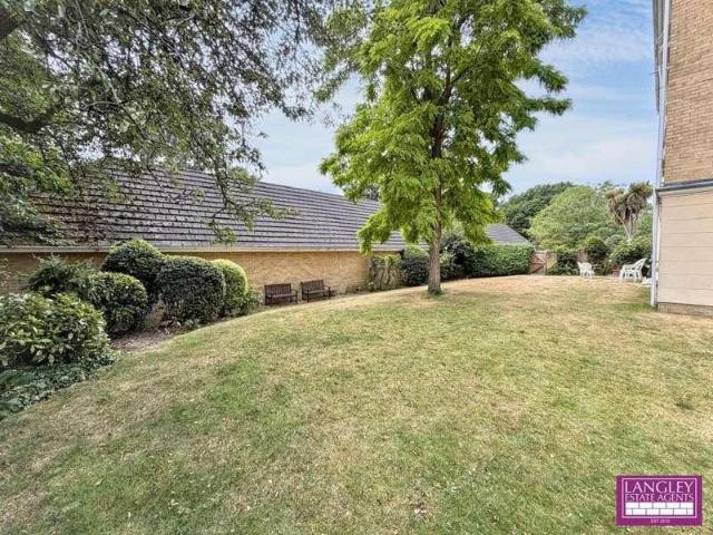 2 bed flat for sale