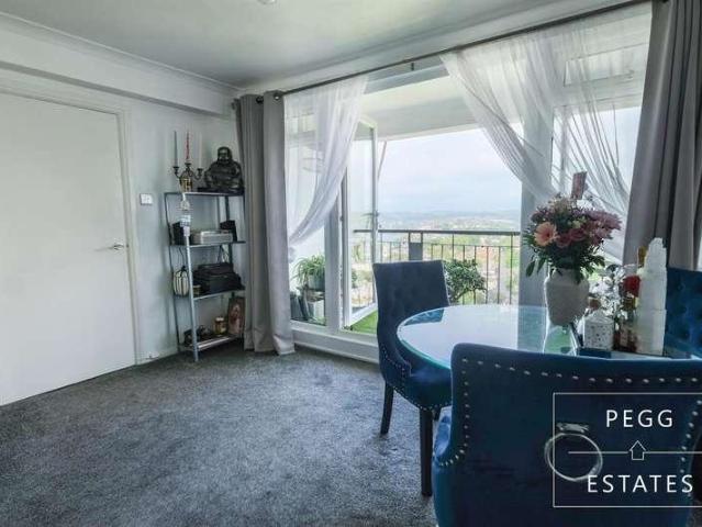 2 bed flat for sale