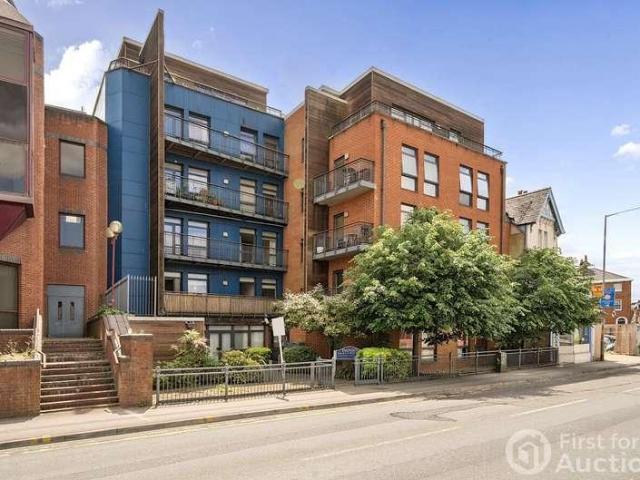 2 bed flat for sale