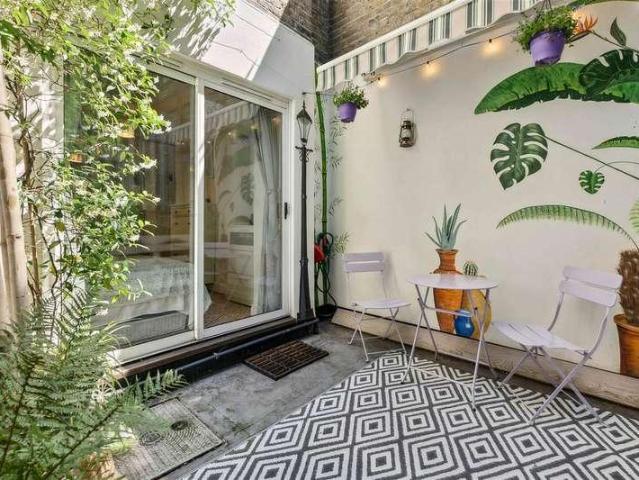 2 bed flat for sale