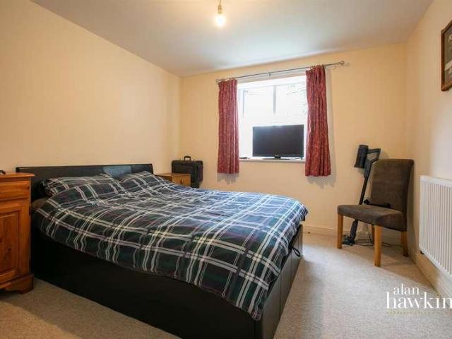 2 bed flat for sale