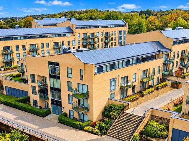 2 bed flat for sale
