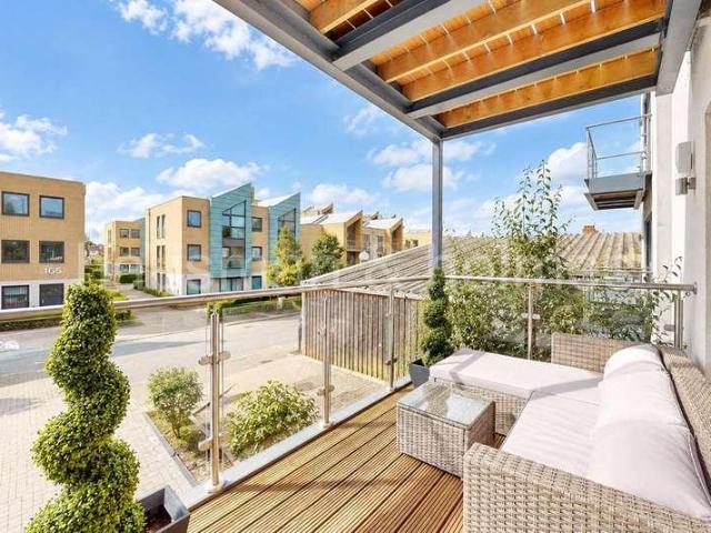 2 bed flat for sale