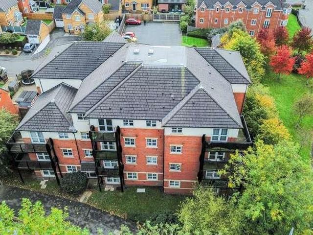 2 bed flat for sale