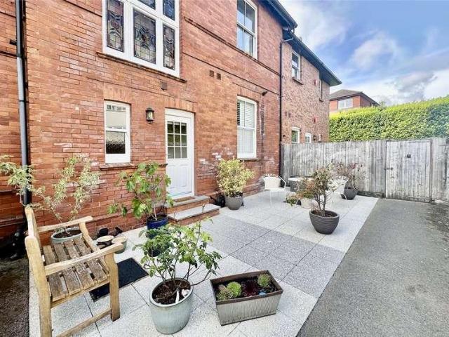 2 bed flat for sale
