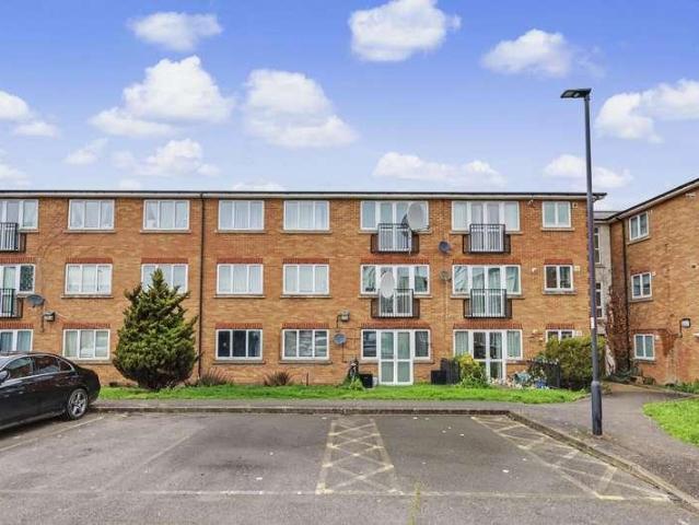 2 bed flat for sale