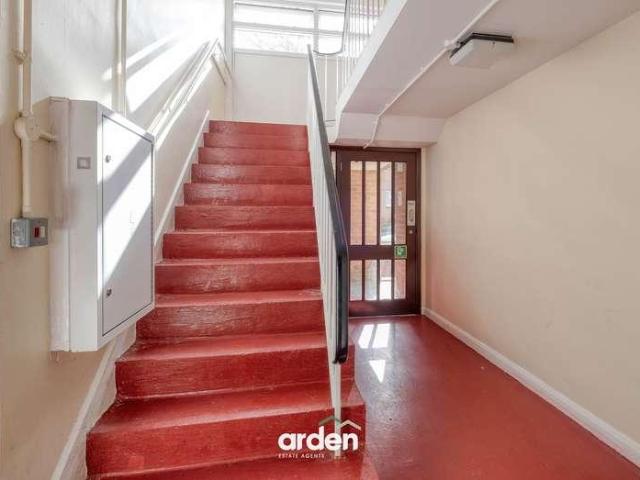 2 bed flat for sale