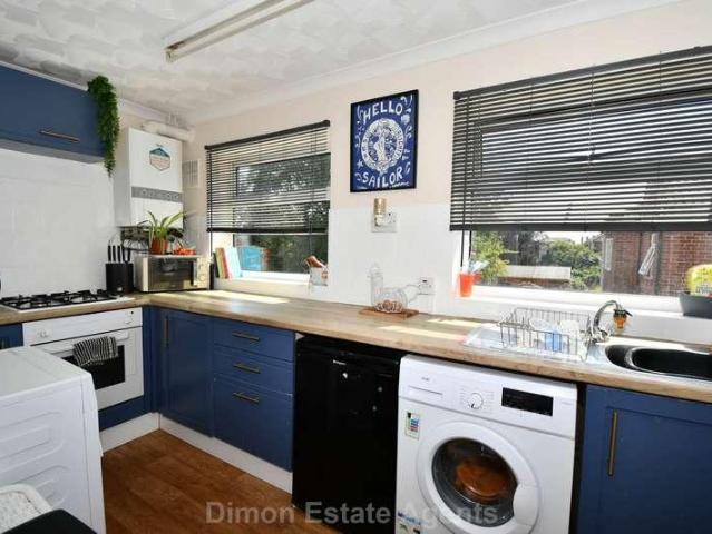 2 bed flat for sale