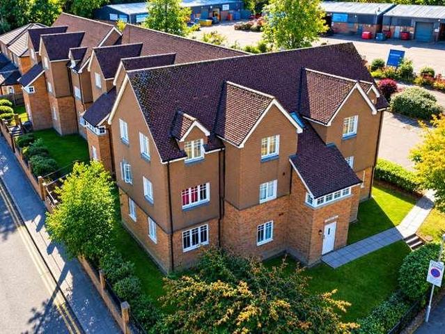2 bed flat for sale
