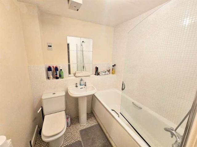 2 bed flat for sale