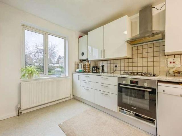 2 bed flat for sale